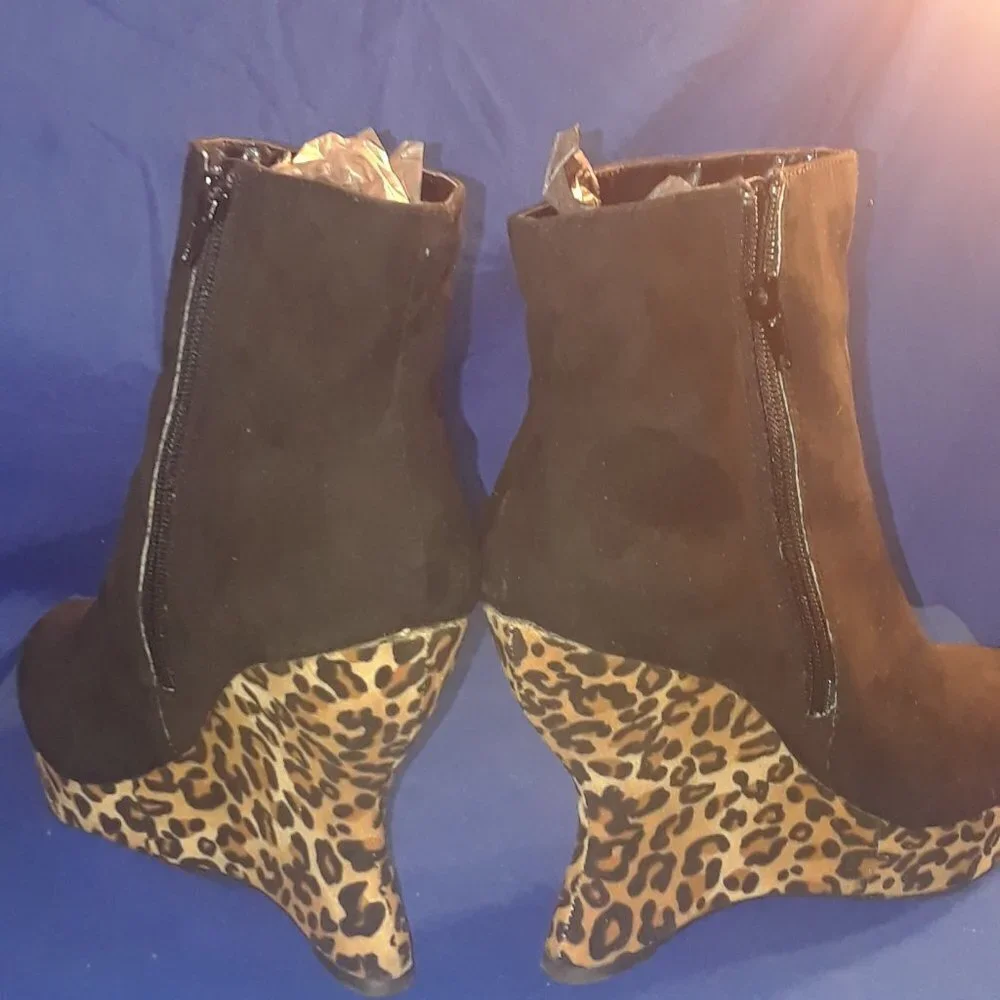 WEDGE ANKLE BOOTIES